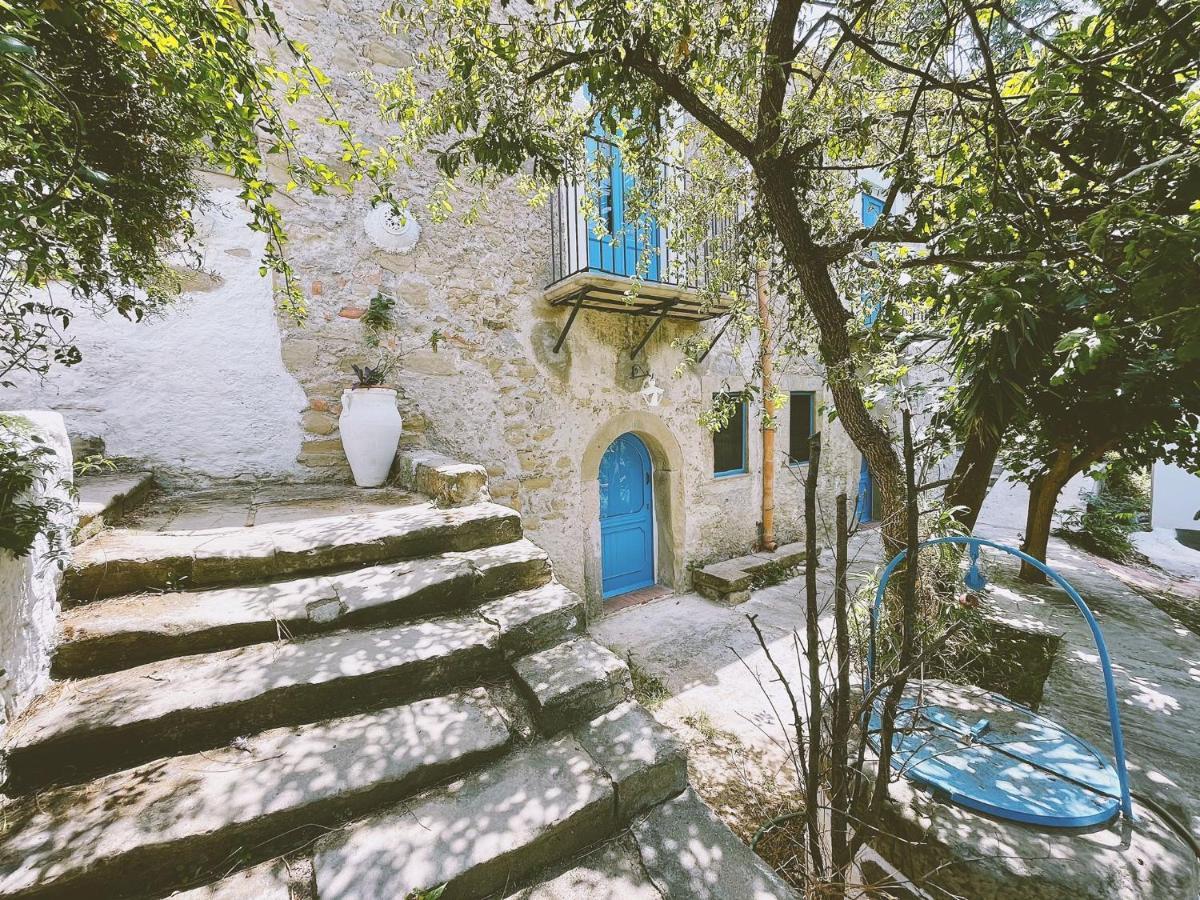 La Casa Del Nespolo Bed and Breakfast Capo dʼOrlando Exteriör bild