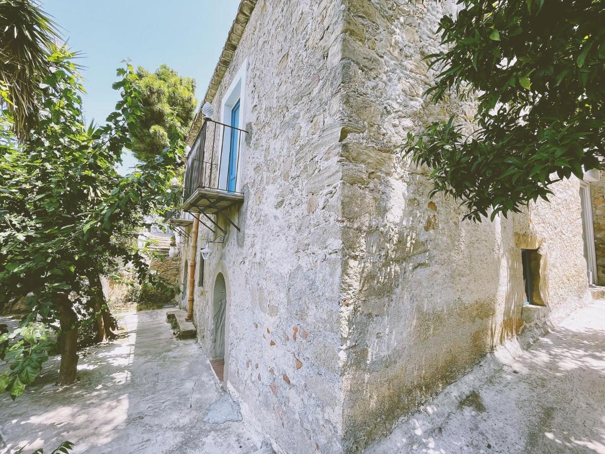 La Casa Del Nespolo Bed and Breakfast Capo dʼOrlando Exteriör bild